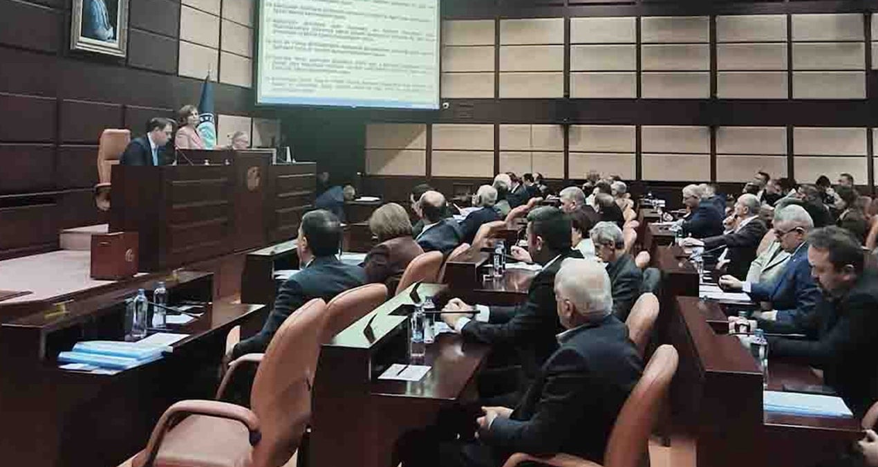 Belediyede cemevi gerginliği! Ret oyu veren AKP’liler yuhalandı