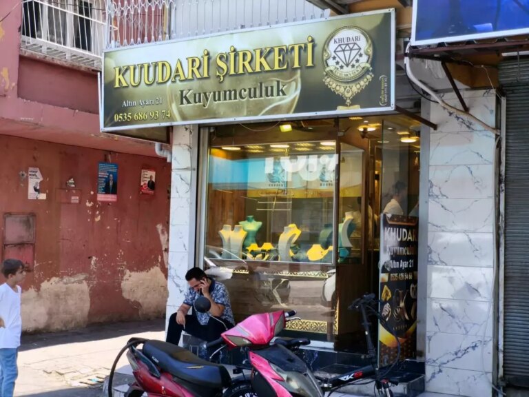 adanada kuyumcudan altin soyuldu KdlBtFtq