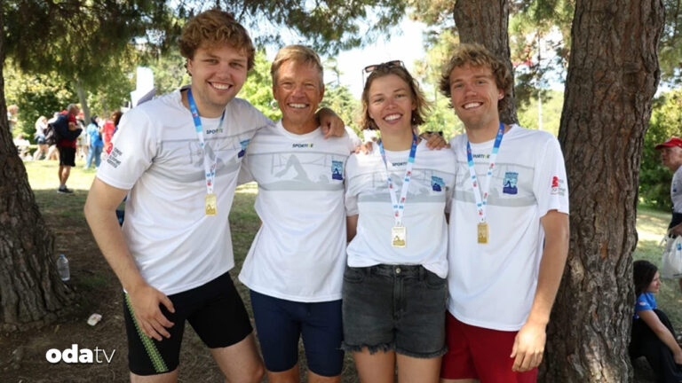 buyukelci ailesiyle bogazda yuzdu ywVM7A8e