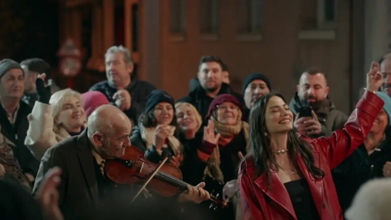 demet ozdemirin esref ruya heyecani SJKLdjWF