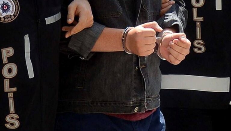 feto uyesi eski emniyet muduru yakalandi xLRUmYZH