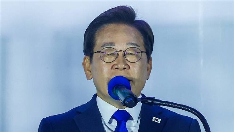 guney kore devlet baskani lee kuzey koreyi kendi bunyemize katarak birlesme amaci gutmeyecegiz ve dusmanca eylemlerde bulunma niyetimiz yok nSMhVNyr