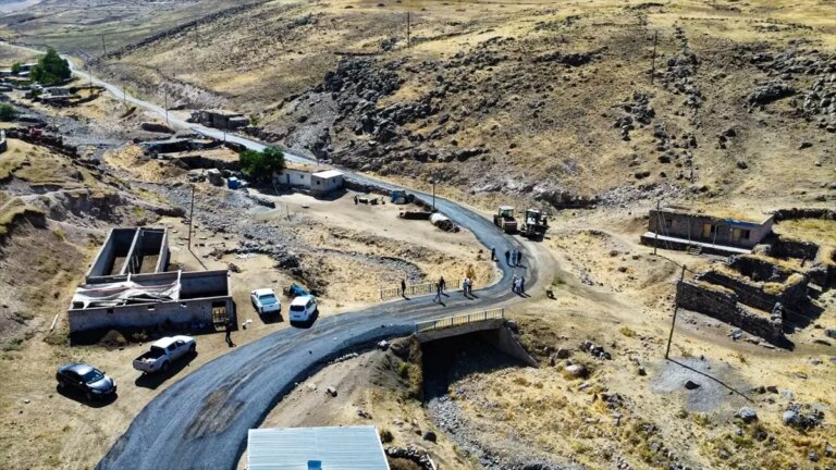 igdirda koy yollari yenileniyor vKRXavWq