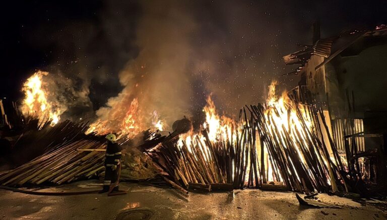 keresteciler sitesinde yangin B6gDiHRg