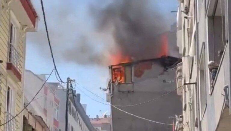 kucukcekmecede yangin panigi gNSdVjn1