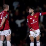 manchester uniteda soguk dus 4 lig takimina elendiler tribunler sahaya indi bqJiRDxR