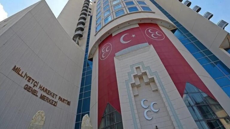 mhpde istifa depremi pazaryerinde iki meclis uyesi partiden ayrildi B2VYSIBI