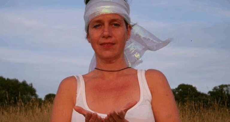 milyonluk serveti ruhani lidere harcayan hippi kiz mirastan kovuldu yBnRKDY4