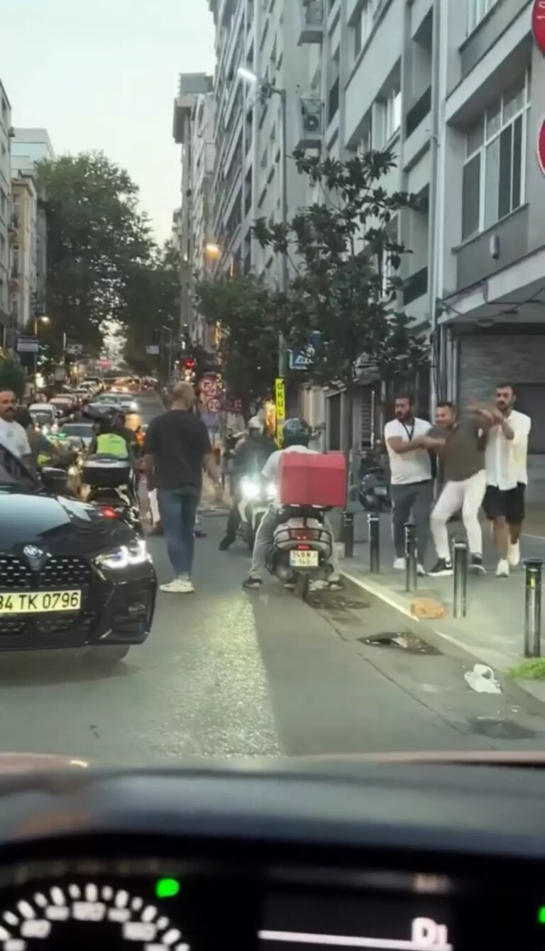 nisantasinda trafik kavgasi sopayla sonuclandi VUAPF6DH