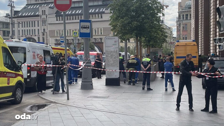 oyuncak magazasinda tup faciasi 1 olu Wn9g2qyd