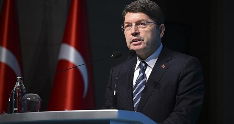 adalet bakani tunctan 30 agustos zafer bayrami mesaji RGLsD39m