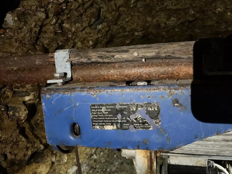 define ararken gozaltina alindilar qvRXsvlu