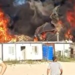 hatayda iscilerin kaldigi konteynerler alev alev yandi zsaZipYT