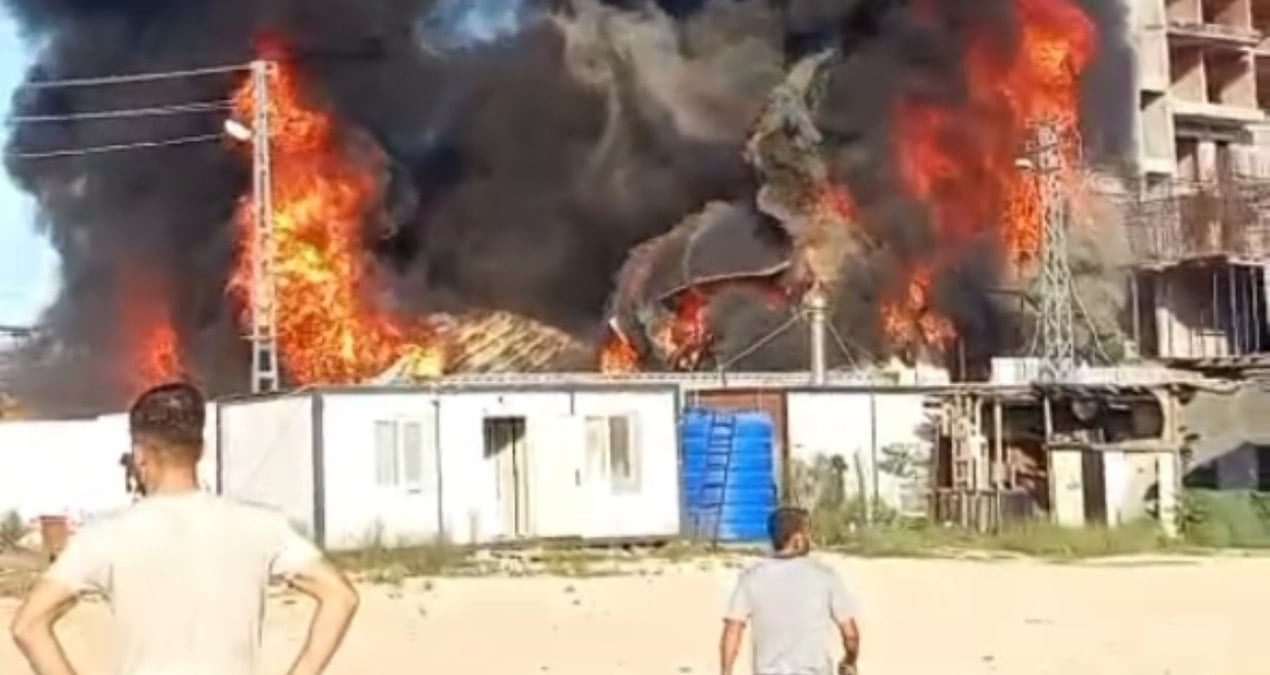 hatayda iscilerin kaldigi konteynerler alev alev yandi zsaZipYT