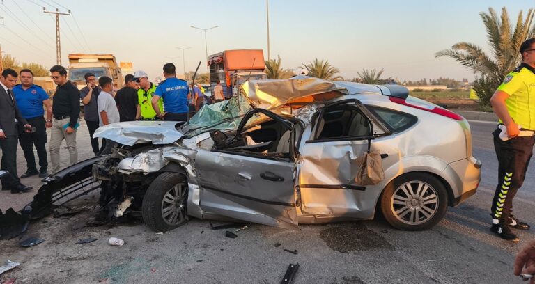 kamyona carpan otomobil hurdaya dondu 2 olu 1 agir yarali 7niIGOj4