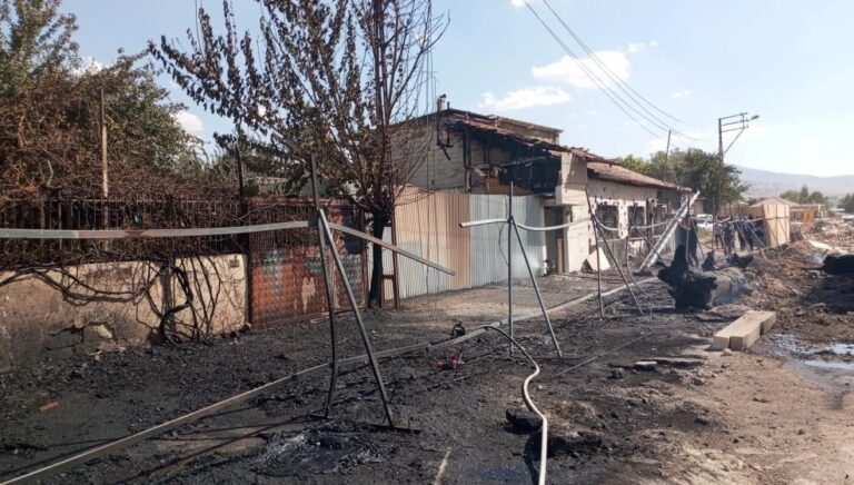 malatyada santiyedeki yangin evlere sicradi 6gMLFICN