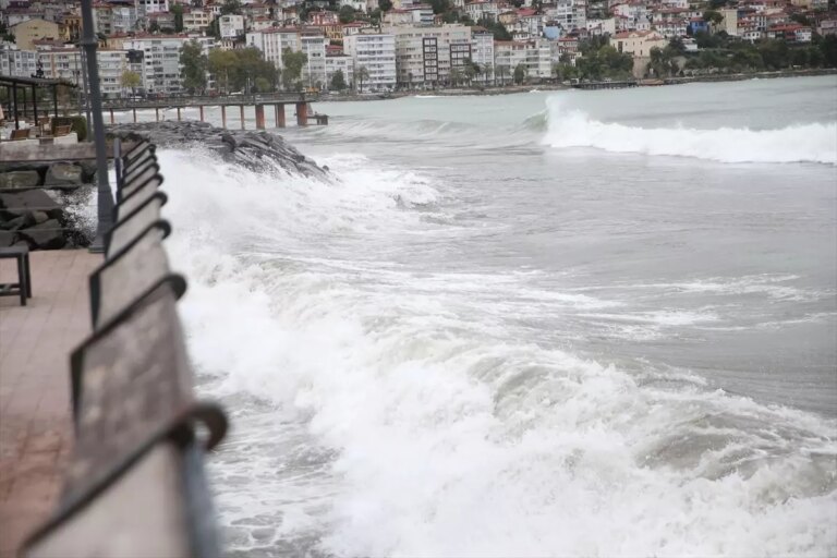 orduda ruzgar dalgalari 4 metreye ulasti SshJZHAn