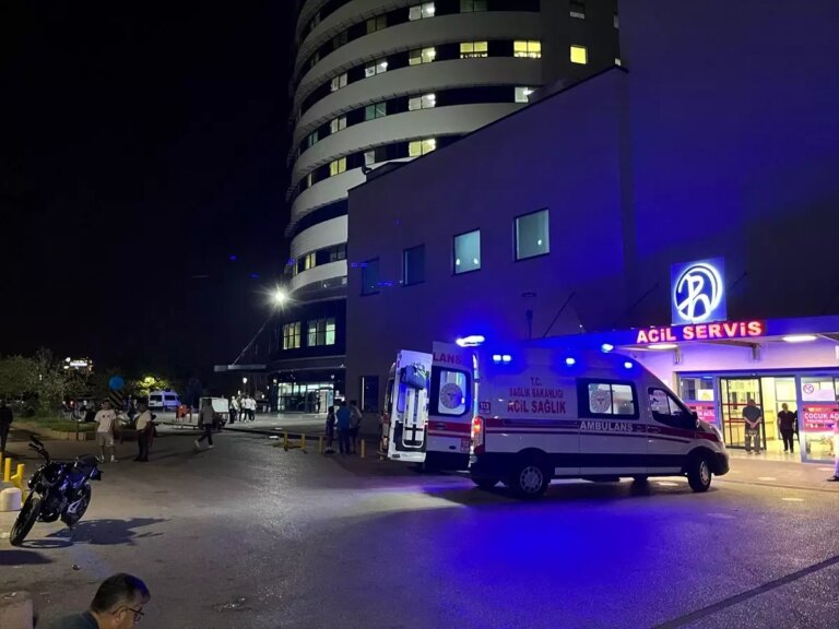 pamukkalede bicakli kavga 2 yarali 8KJiX2Rl