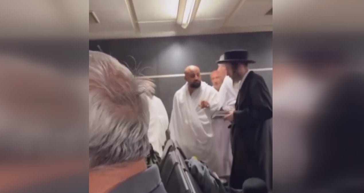 sabiha gokcen havalimaninda kavga umre yolculari ile yahudi yolcular birbirine girdi MzVaQtQ3