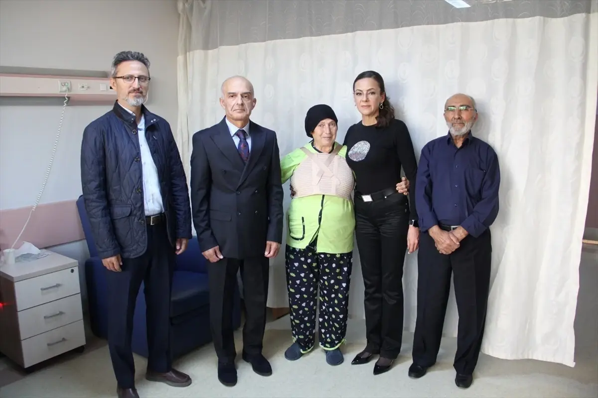 70 yasindaki menekse tasara acik kalp ameliyati THifKRMl.jpg