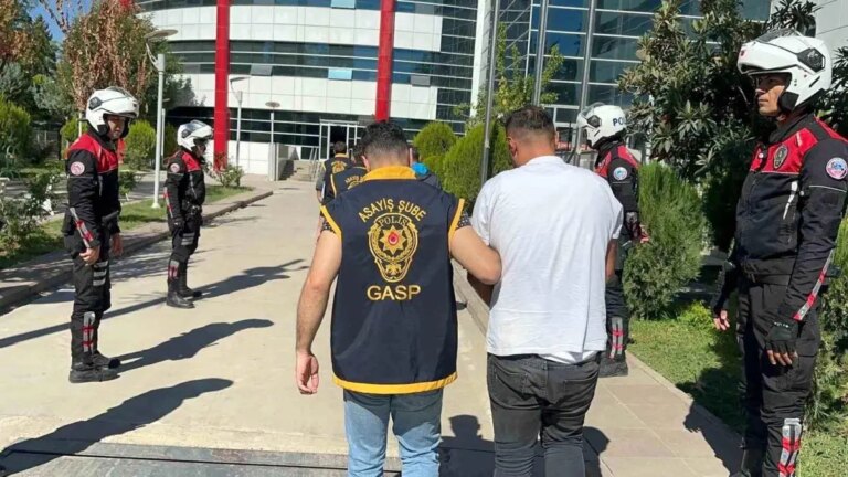 adiyamanda silahli kavga sonrasi adliye onunde gerginlik 3 gozalti I6ZJbY4f