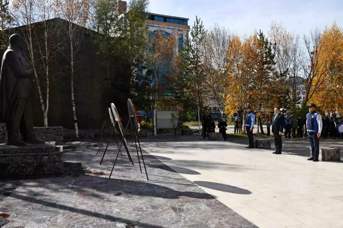 ardahanda cumhuriyet bayrami celenk sunma toreni duzenlendi j3XjGfOG.jpg