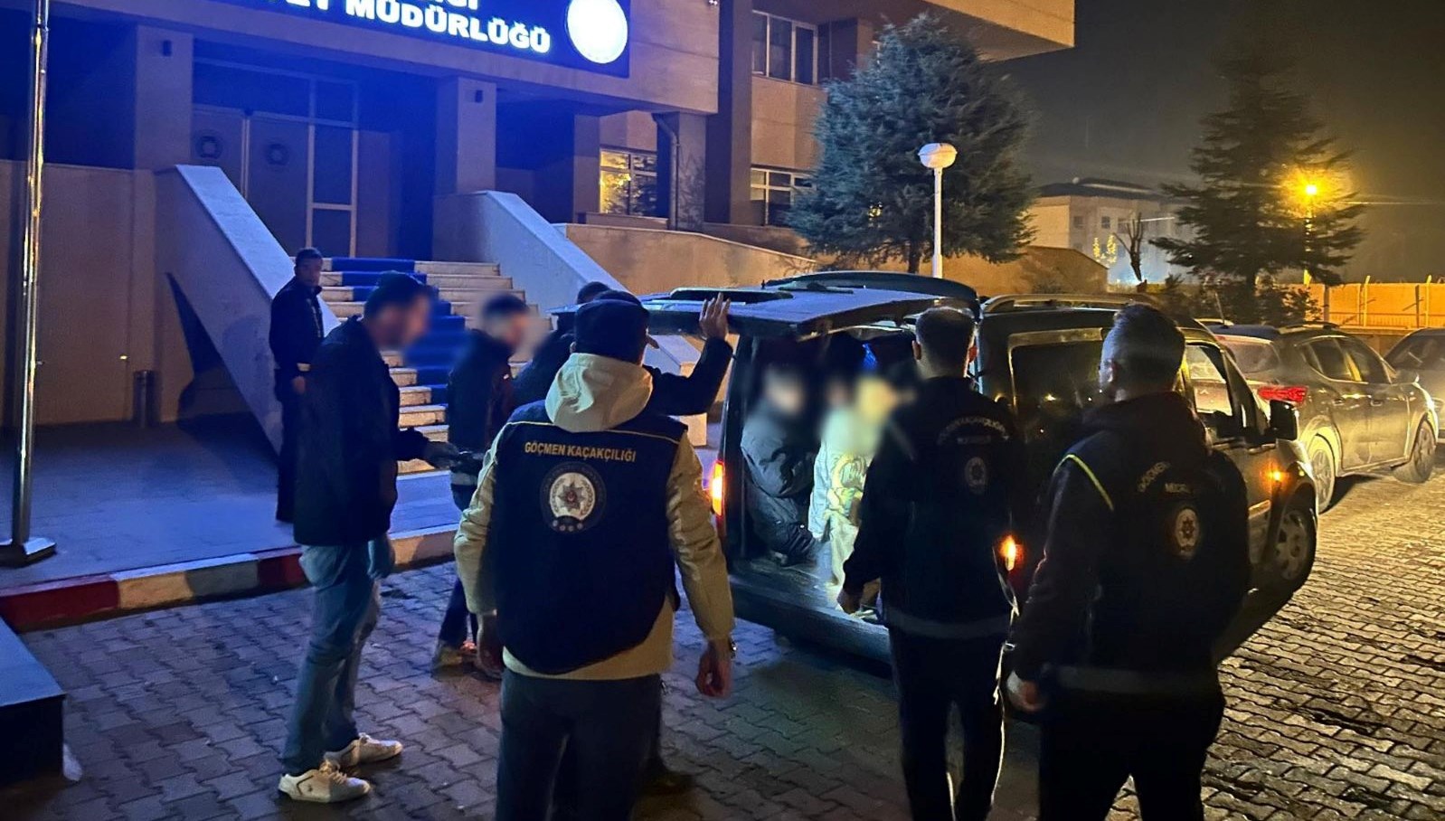 bagajdan 10 kacak gocmen cikti 8OIC22gi.jpg