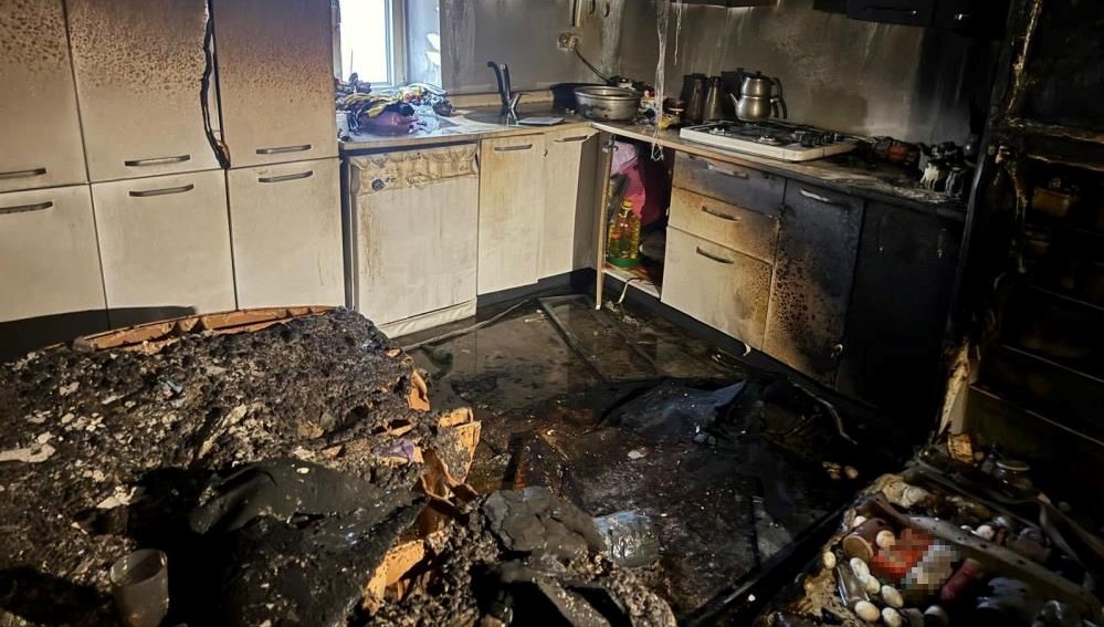 boluda mutfakta baslayan yangin evi yakti mGd9Efyd