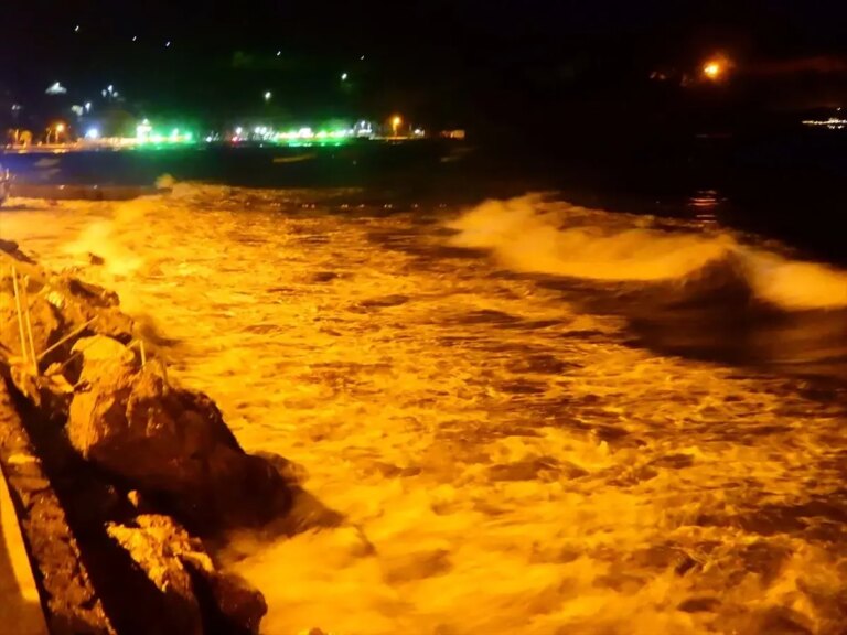 erdekte firtina ve tekne uyarisi qUW2azWs