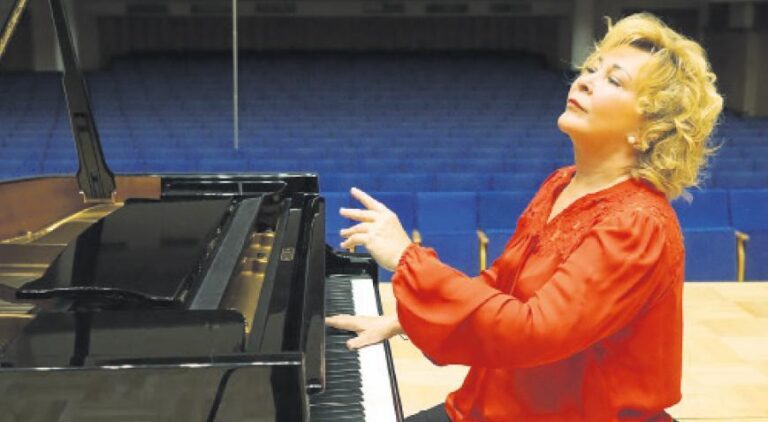 gulsin onay hic mola vermiyor uklIg1QJ.jpg