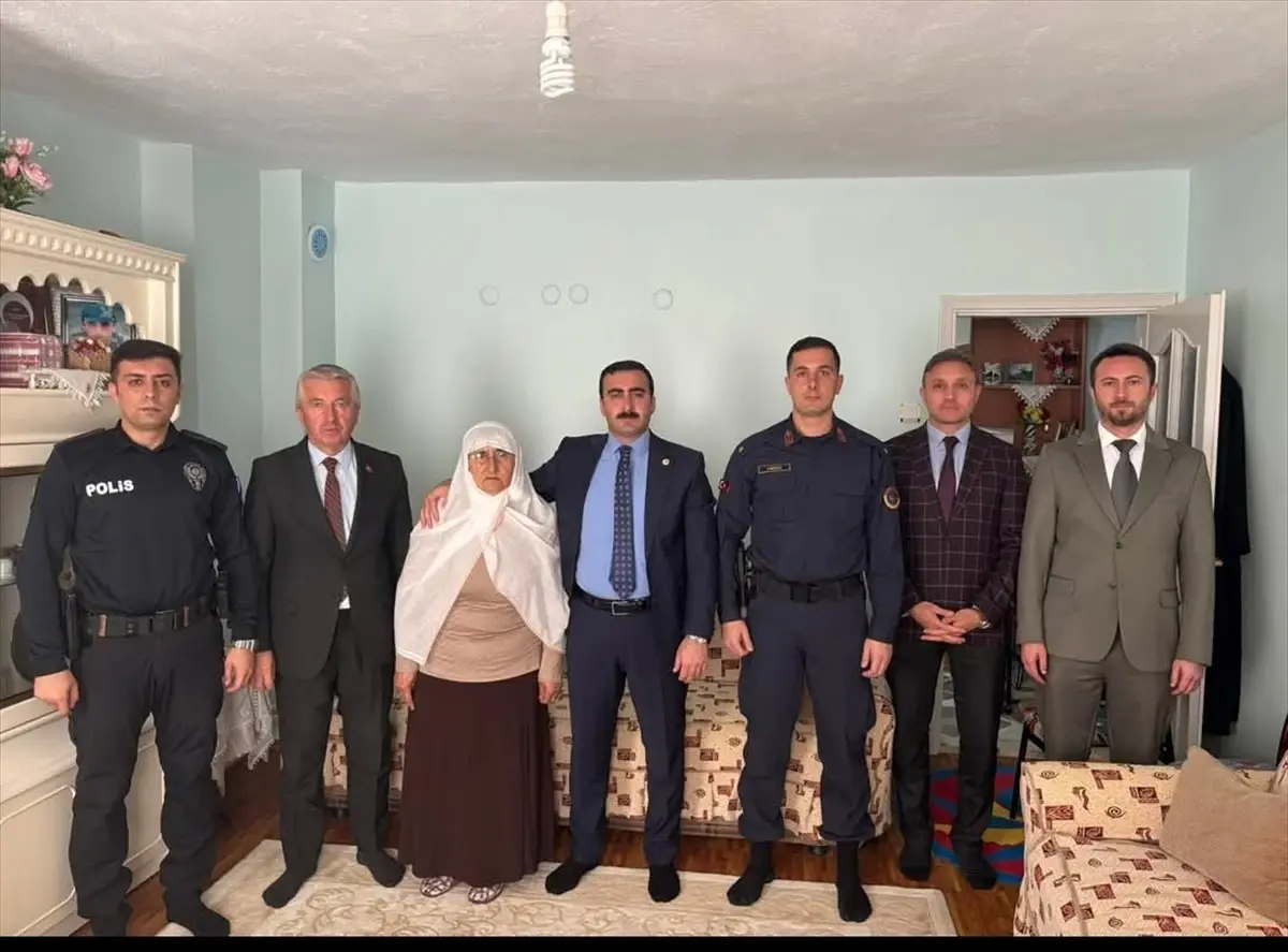 ihsangazi kaymakami sahinden sehit ailesine ziyaret k7pqesIf.jpg