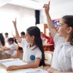 ogretmen ve veliler okul kiyafeti uygulamasini destekliyor qs9keLSq.jpg