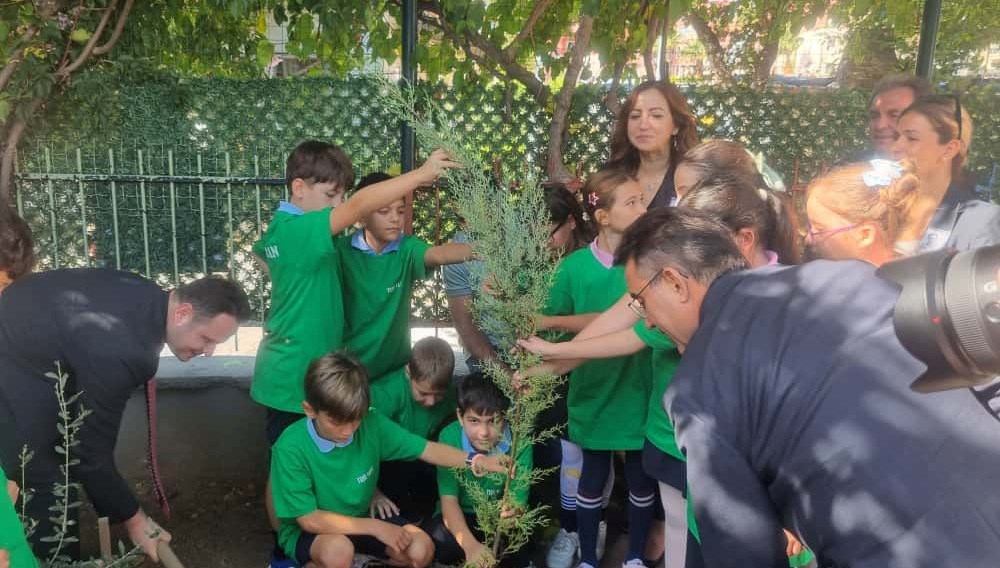 sehit ogretmen adinin verildigi okulda anildi 9nI5SQKN.jpg