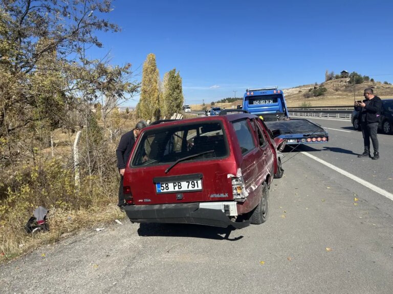 sivasta kaza 2 yarali 1i agir F1ZxFzpA.jpg