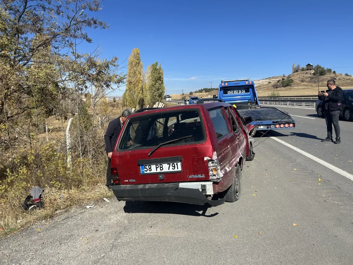 sivasta kaza 2 yarali 1i agir F1ZxFzpA.jpg