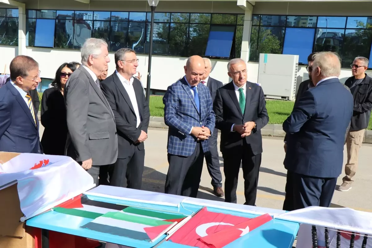 yuksek ihtisas universitesinde gazze ile dayanisma haftasi duzenlendi 8tPEOfIg