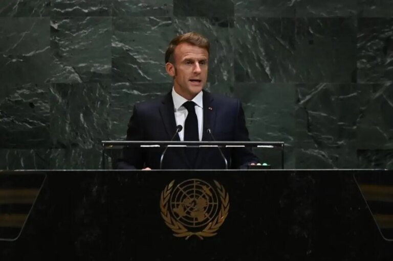 fransanin tutuklu vatandaslari serbest kaldi cilFMEv3.jpg