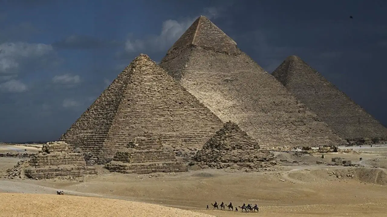 giza-piramitlerinde-yeni-kesif-gizli-gecit-olabilir-YpvLkT8y.jpg