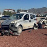 hatayda hafif ticari arac iki motosiklete carpti cok sayida yarali var XD5lTY6K.jpg