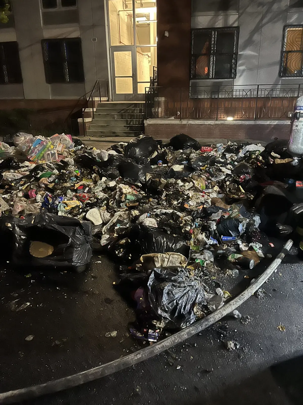 new yorkta arac patladi 7 itfaiyeci yaralandi KYtptbQA.jpg