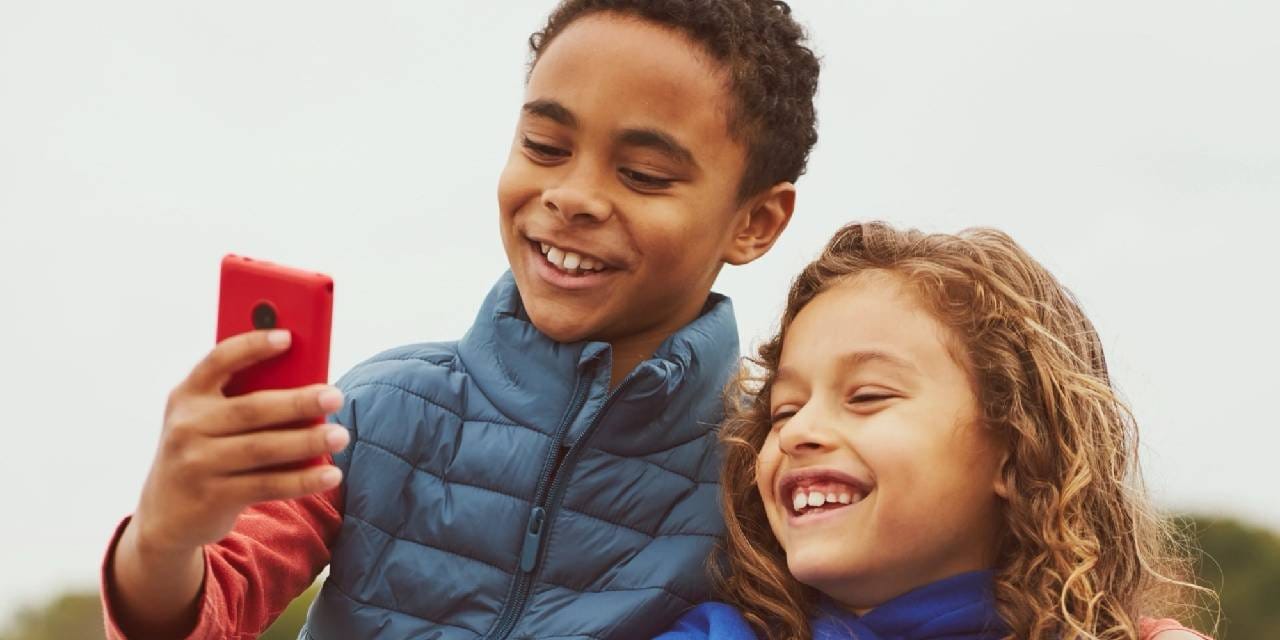 ebeveynler-derin-bir-oh-cekecek-cocuklar-icin-mini-akilli-telefonlar-geliyor-yLQlfDeA.jpg