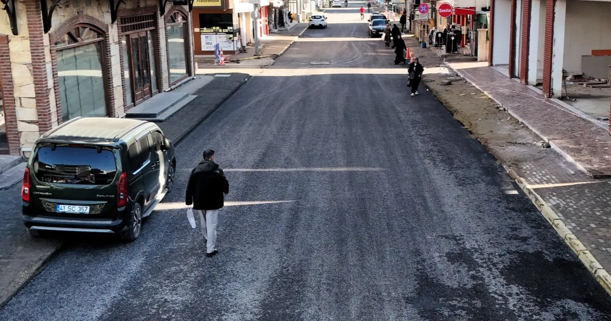 kocaeli-buyuksehirden-kartepede-yol-yenileme-calismasi-vahjNgnD.webp