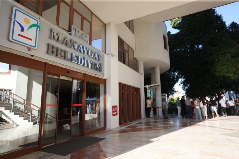 manavgat-belediyesine-yonelik-rusvet-davasinda-yargilama-basladi-Kkgzch89.jpg
