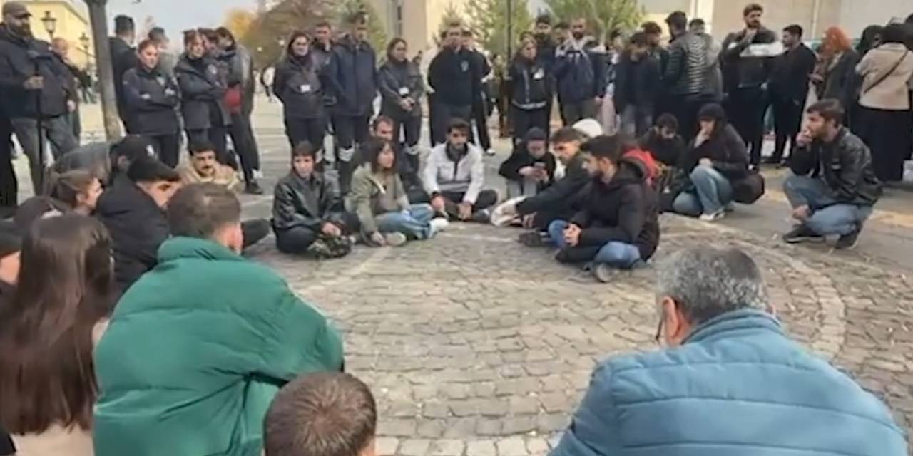 Munzur Üniversitesi’nde valilik ve adliye protestosu: Öğrencilere polis müdahalesi!