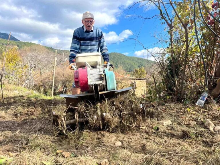 82-yasindaki-musavir-tarimsal-uretime-onculuk-ediyor-QOfq5ulu.jpg