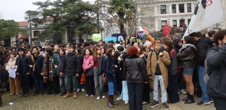 bogazici-universitesi-ogrencileri-eylemde-kayyimi-kabul-etmiyoruz-politika-haber-iv7UPFSw.jpg