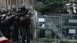 istanbuldaki-israil-konsolosluguna-saldirmak-isteyen-sahsin-ifadesi-ortaya-cikti-konsolosluga-girmeyi-basarsaydim-6X59rvud