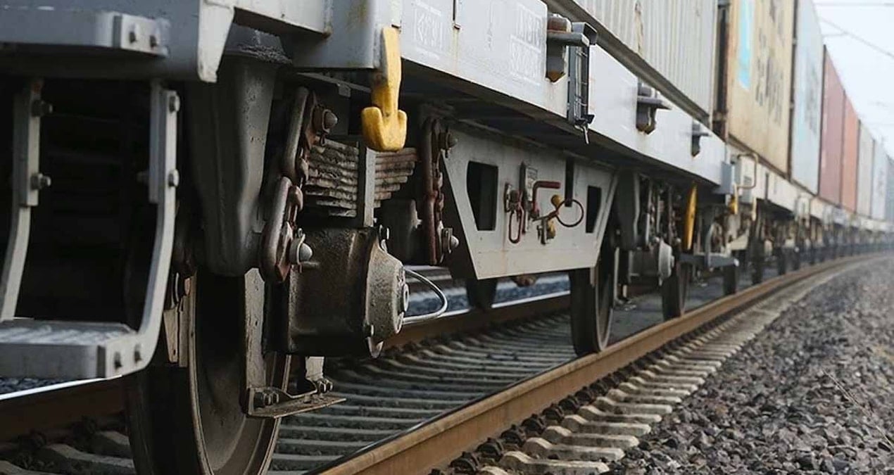 2-baskenti-birbirine-baglayan-yeni-tren-on-yildan-fazla-bir-sure-sonra-geri-donuyor-NgpjYyll