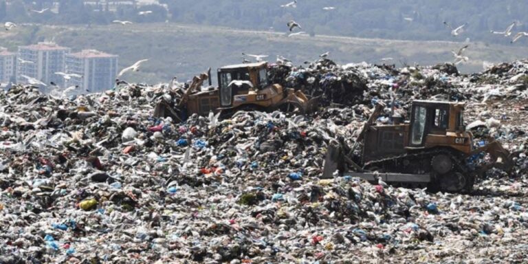 denizler-plastik-doldu-avrupa-copunu-turkiyeye-yolluyor-ExM2jLWy