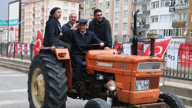 ozgur-ozelden-dunya-ciftciler-gunu-mesaji-ciftcimizi-yeniden-milletin-efendisi-yapacagiz-rNNnlTzi